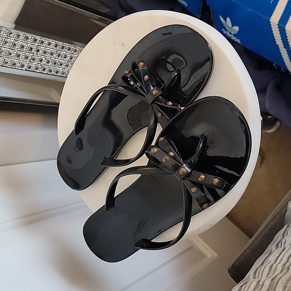 Rampage Jelly-Thong studded flip flops/w bow